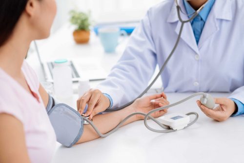 Nguyên nhân và triệu chứng của bệnh tiền tăng huyết áp