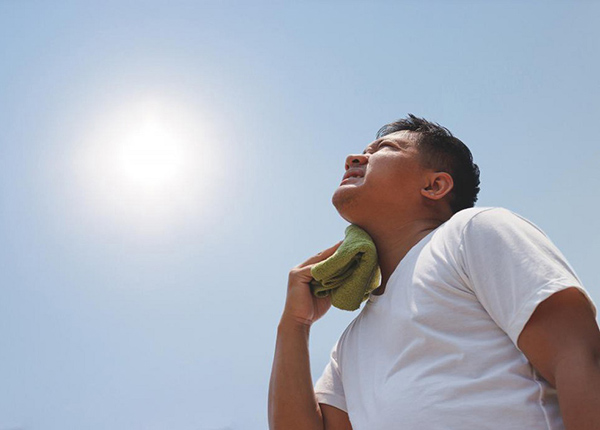 Phương pháp xoa bóp bấm huyệt giúp bạn trị cảm nắng hiệu quả
