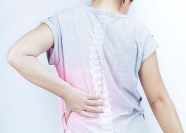 Bệnh thoát vị đĩa đệm lưng thường tiến triển qua các giai đoạn nào?