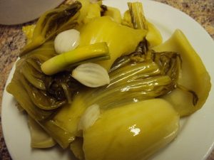 Dưa chua ăn nhiều sẽ gây ung thư gan.