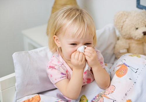 Mẹo chữa bệnh viêm mũi dị ứng ở trẻ em mà cha mẹ cần biết