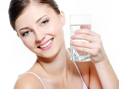 Uống nhiều nước phòng tránh bệnh Sỏi thận
