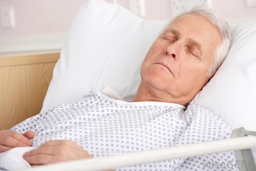 Người bệnh mê sảng thường rối loạn giấc ngủ 