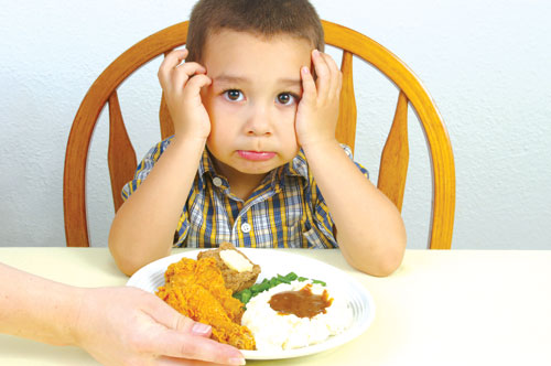 Không nên quát mắng trẻ trong mỗi bữa ăn 