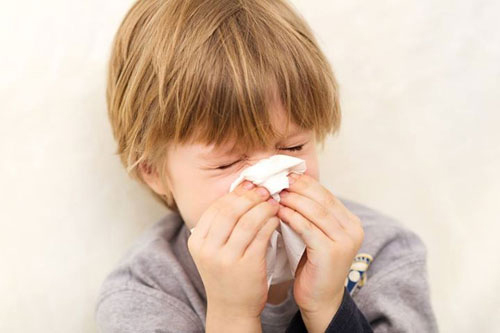Trẻ thường bị viêm đường hô hấp trong mùa đông lạnh