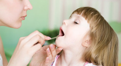 Trẻ em là lứa tuổi dễ mắc bệnh viêm họng cấp