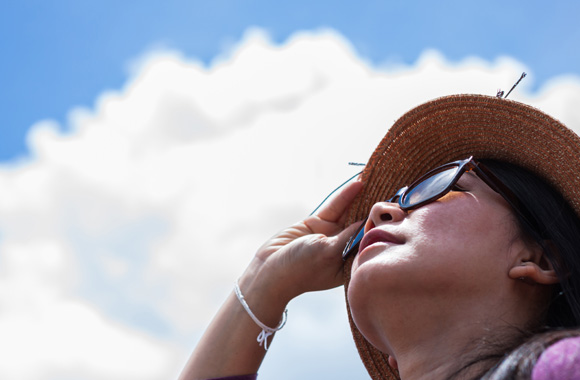 Sử dụng kính chống UV như thế nào để bảo vệ mắt?