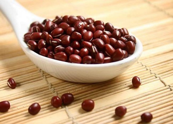Đậu đỏ là loại hạt có tác dụng lợi tiểu, thanh nhiệt, thanh hỏa độc, dưỡng huyết