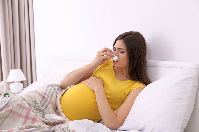 Mẹo dân gian giúp giảm viêm mũi dị ứng khi mang bầu